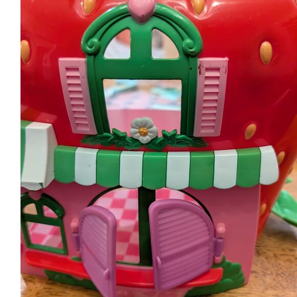 Strawberry Shortcake Berry Cafe Playset - Picture 7 of 11